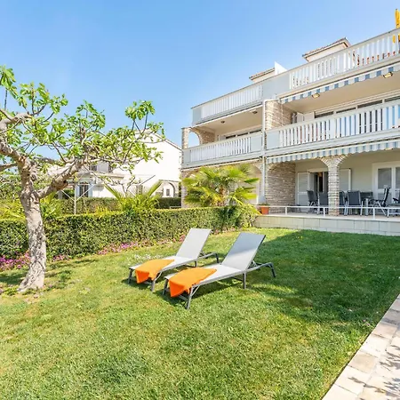 Awesome In Biograd With Wifi Apartman Biograd na Moru