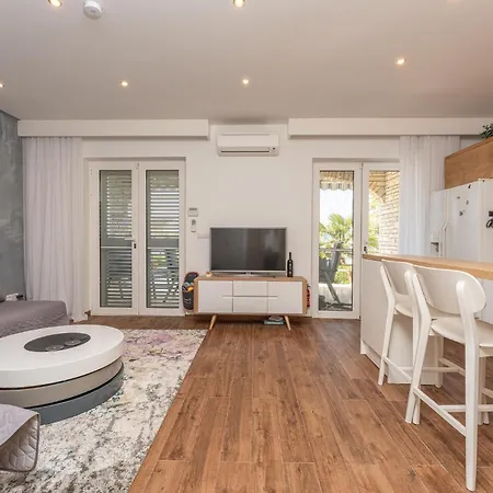 Awesome In Biograd With Wifi Apartman